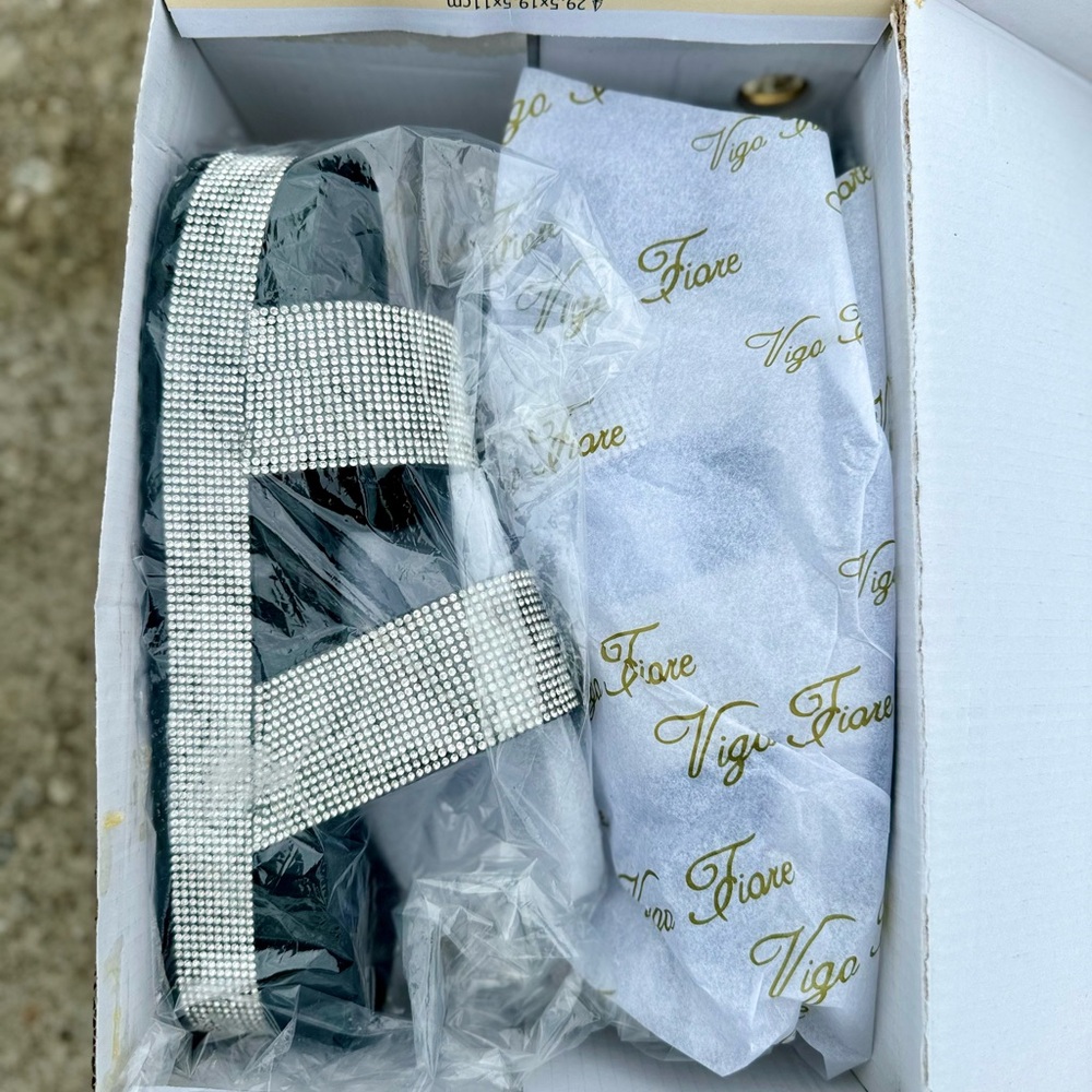 Vigo Fiore Black and Silver Sandals